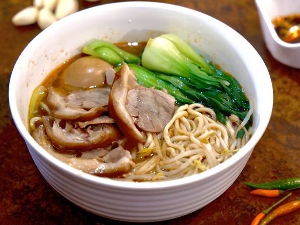 Sliced Pork Noodle Soup 肘花面